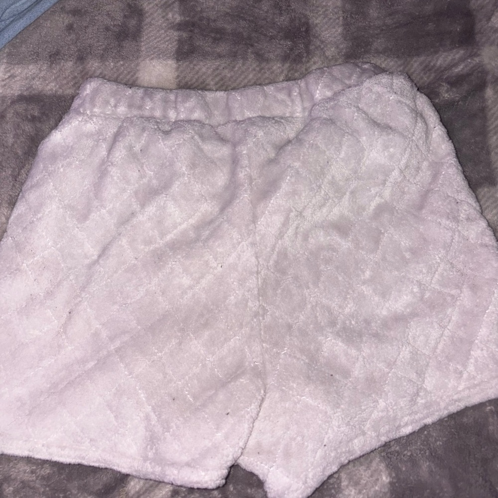 No Boundaries White Quilted Lounge Shorts